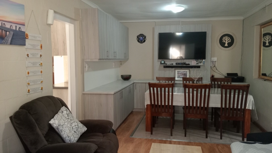 2 Bedroom Property for Sale in Lavender Hill Western Cape